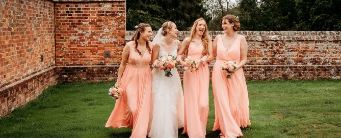 natural wedding party photos