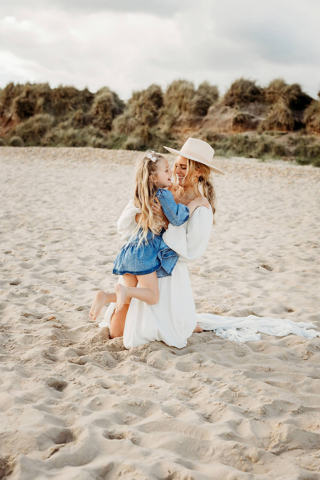 natural family photography-184 a mum and daughter wearing soft colours for there what to wear photoshoot in hampshire