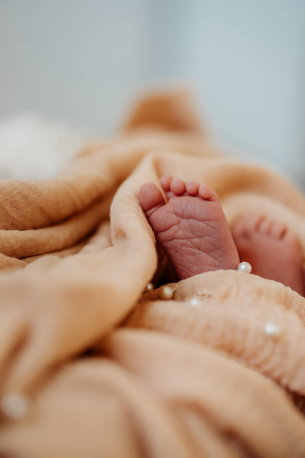 a newborn babies feet